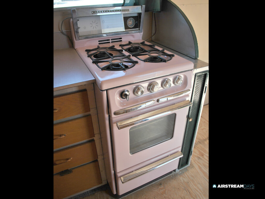 wedgewood-holly-stove-in-1959 streamline-camper